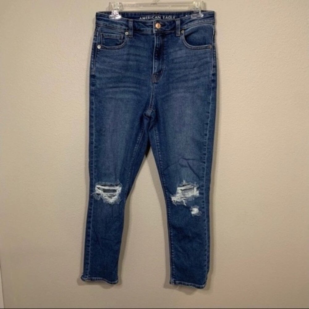 American Eagle high waisted distressed mom jeans women’s size 4 regular